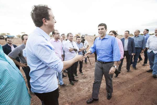 Transposição do Rio São Francisco: governador Camilo Santana e ministro Hélder Barbalho visitam obras