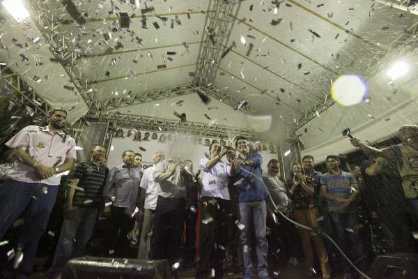 Em Orós, governador inaugura sistema de abastecimento d’água e anuncia estrada