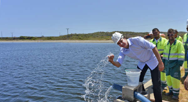 Governador visita Estação de Reúso de Água do CIPP e diz que meta é independência hídrica do complexo
