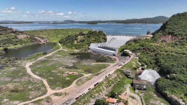 Açude Orós volta a sangrar após 14 anos