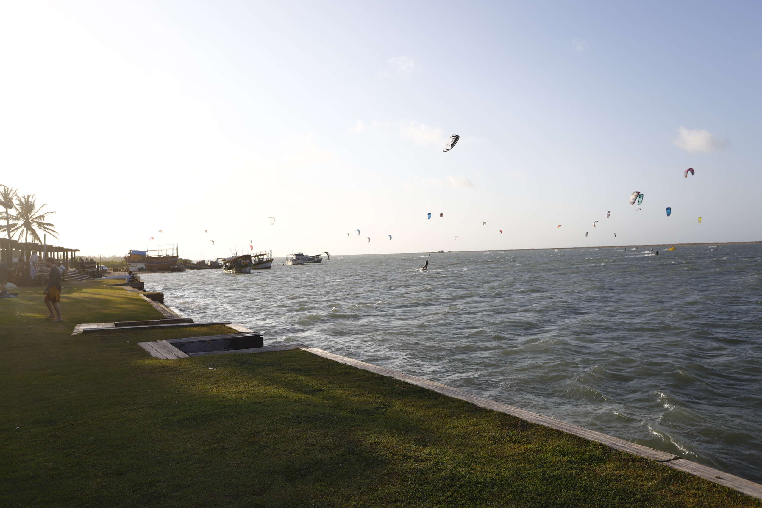 Ventos que geram oportunidades: kitesurfe transforma realidades e se consolida como vetor econômico no Ceará