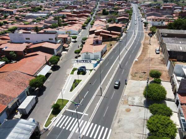 Governo do Ceará entrega nova Perimetral e areninha em Quixelô