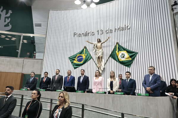 Em Mensagem Governamental na Alece, Elmano de Freitas anuncia reforço na Segurança e concurso para professores