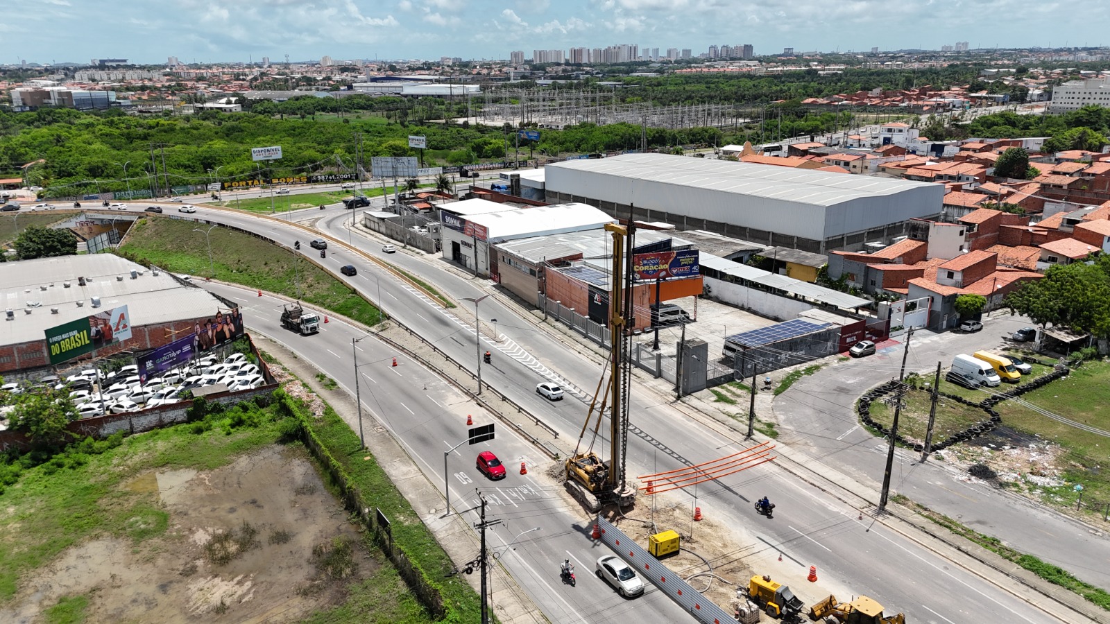Av. Alberto Craveiro terá bloqueio temporário nos dois sentidos neste domingo (22); confira os horários e desvios