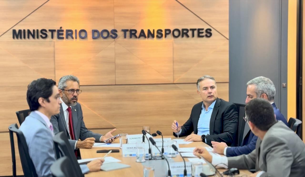 Em Brasília, governador Elmano de Freitas garante duplicações para a BR-222 e BR-020: “iniciaremos as obras em breve”