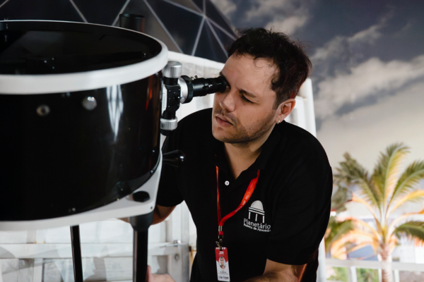 Março no Planetário Rubens de Azevedo incentiva a imaginação e desperta a curiosidade em sessões para toda família