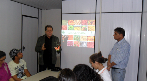Ceasa recebe estudantes de Nutrição do Colégio Elite-Fortaleza