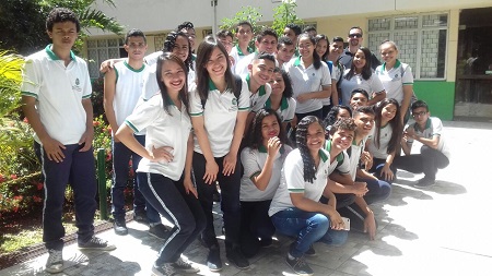 Alunos de escola pública de Guaiúba fazem visita técnica à Ceasa-CE