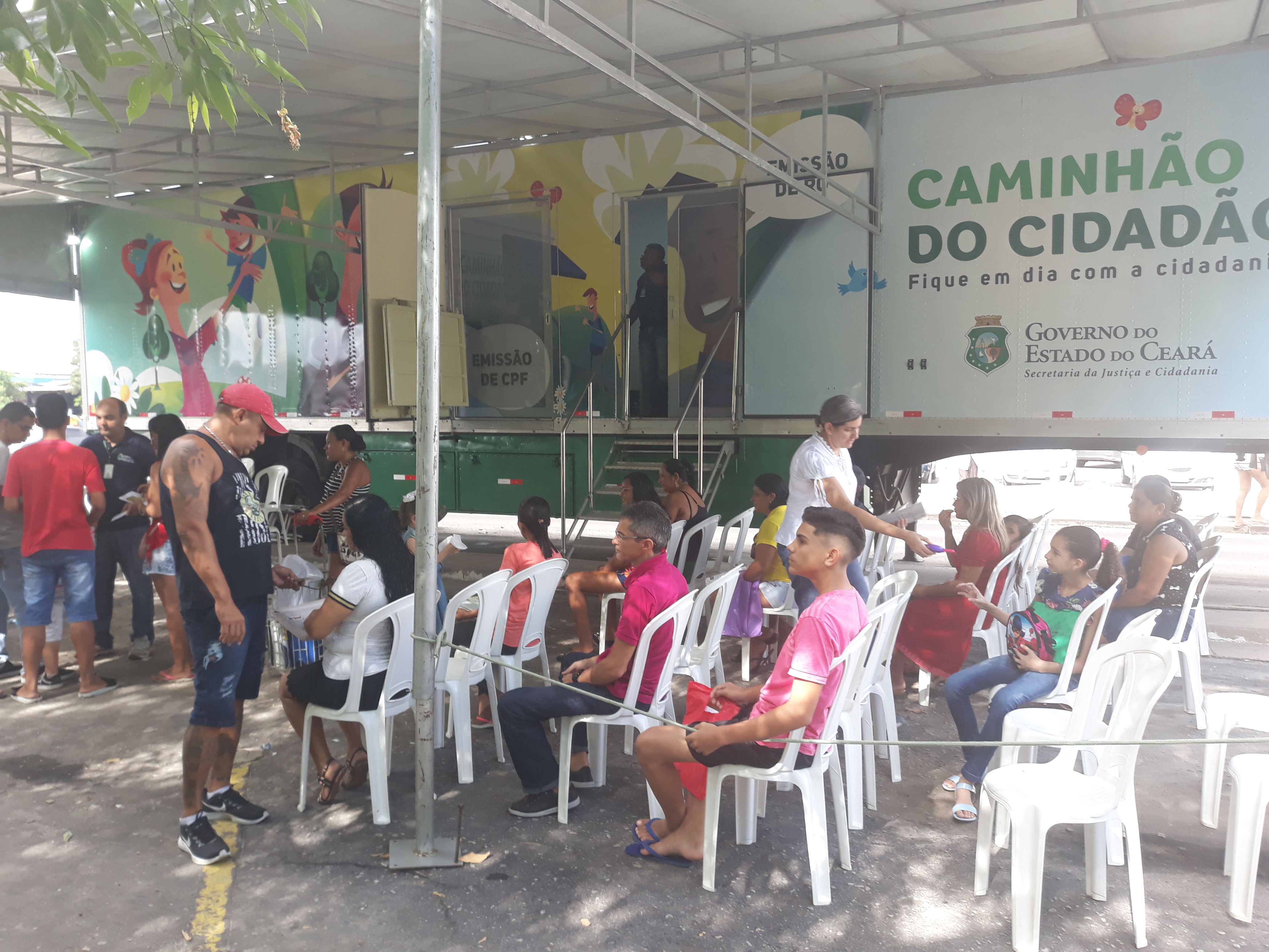 Caminhão do Cidadão emite 546 documentos na Ceasa-CE