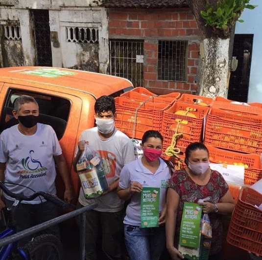 Governo do Ceará distribui alimentos e kits de higiene a mais de 1500 artesãos
