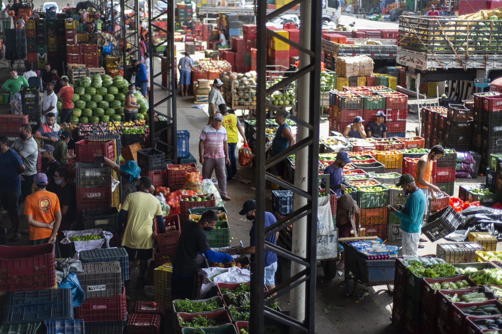 Semana inicia com abacaxi e banana prata em oferta na Ceasa-CE
