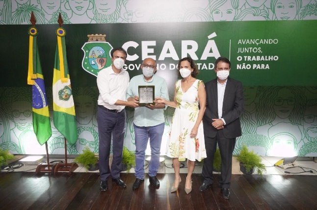 Presidente da Ceasa-CE é homenageado em reunião com Camilo Santana e secretariado