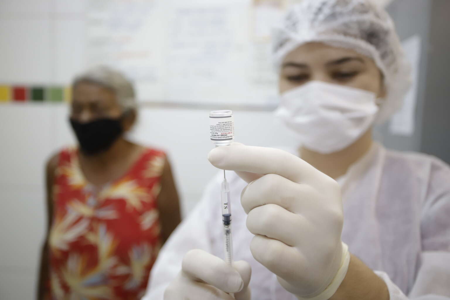 Ceará inicia aplicação da vacina bivalente contra covid-19