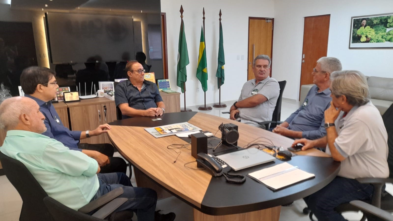 Presidente da Ceasa-CE recebe representantes do agronegócio 