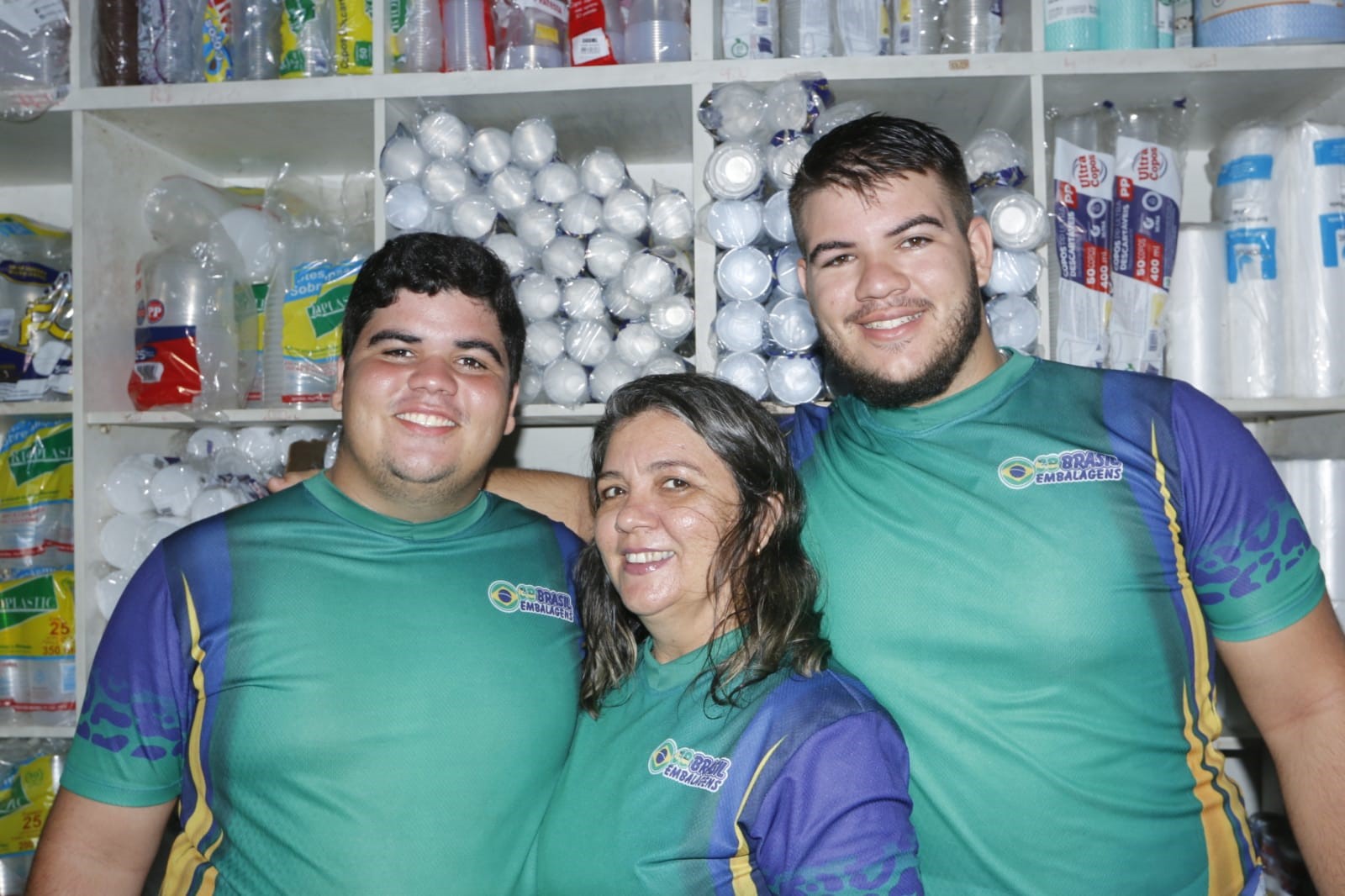 Mães que madrugam junto com os filhos na Ceasa-CE