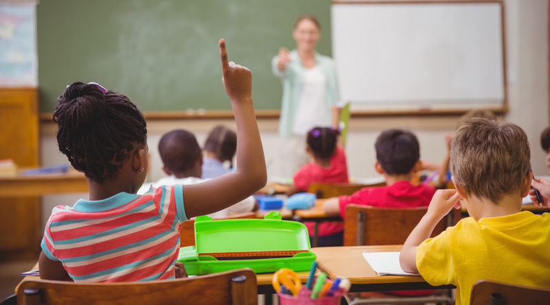 Evasão escolar na educação básica mostra queda