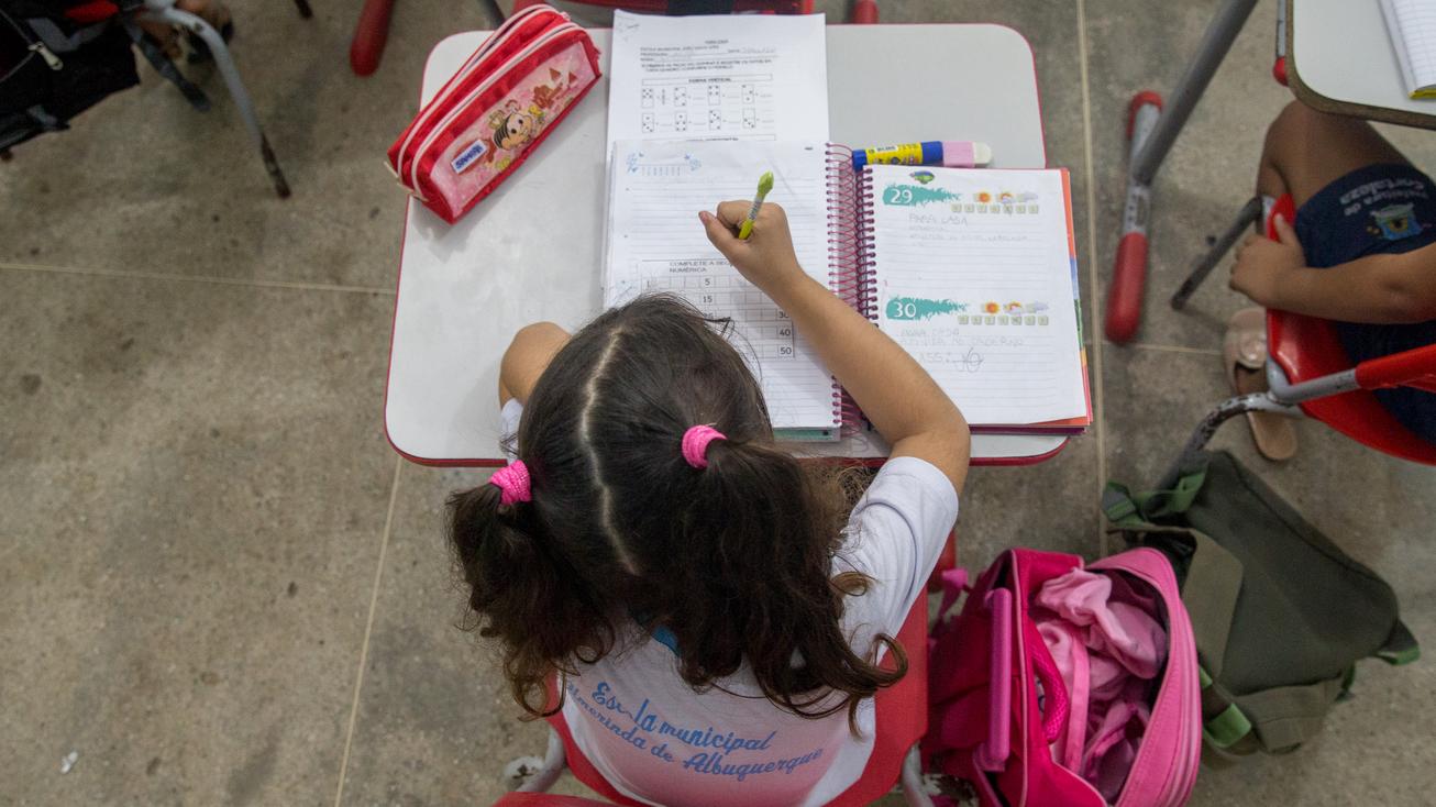 Nove a cada dez cidades cearenses custeiam mais de 80% da educação com recursos do Fundo