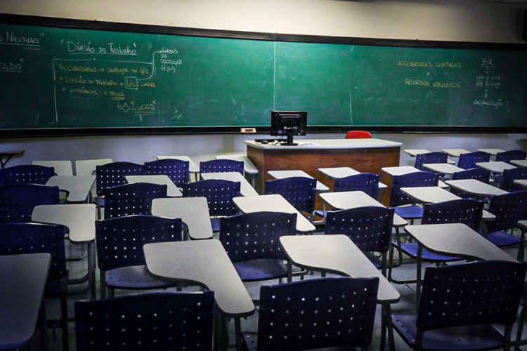 Escolas particulares retornam hoje às aulas presenciais