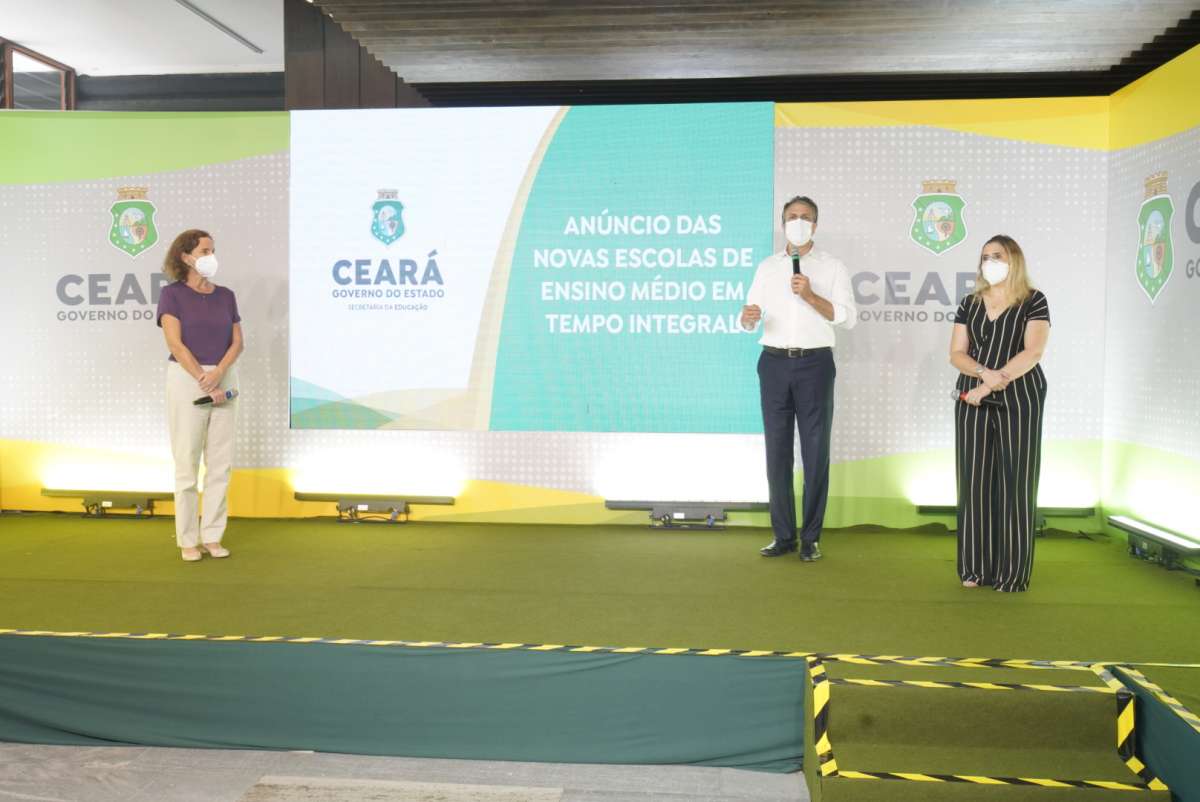 Governo do Ceará anuncia tempo integral em 50% da rede de Ensino Médio