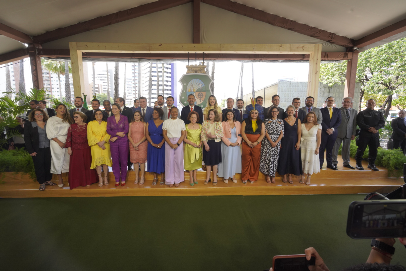 Governador Elmano e vice-governadora Jade empossam novos secretários estaduais