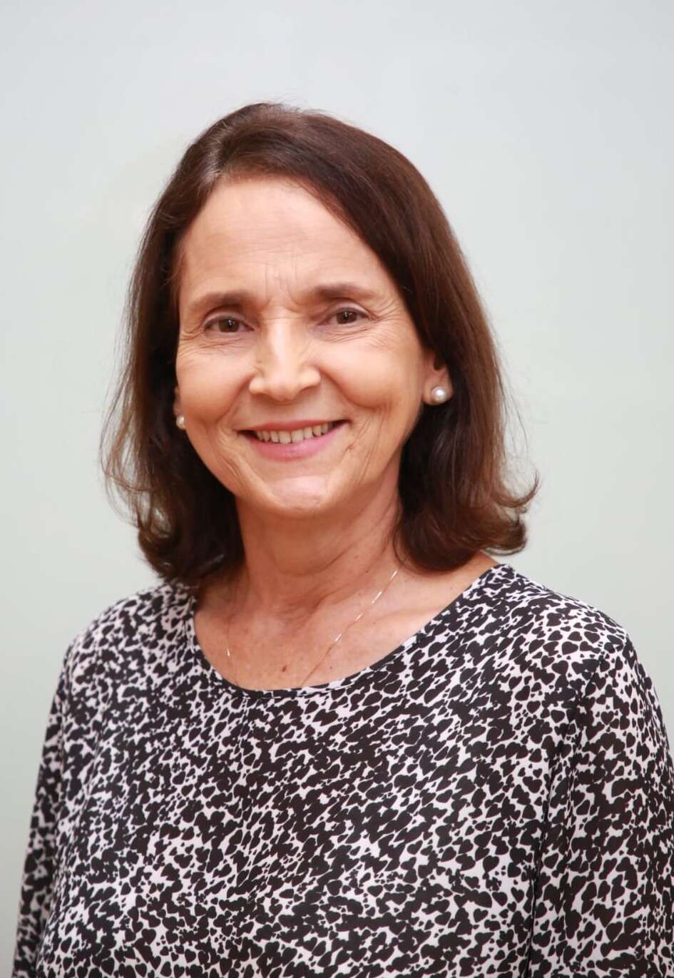 Congratulações à professora Izolda Cela