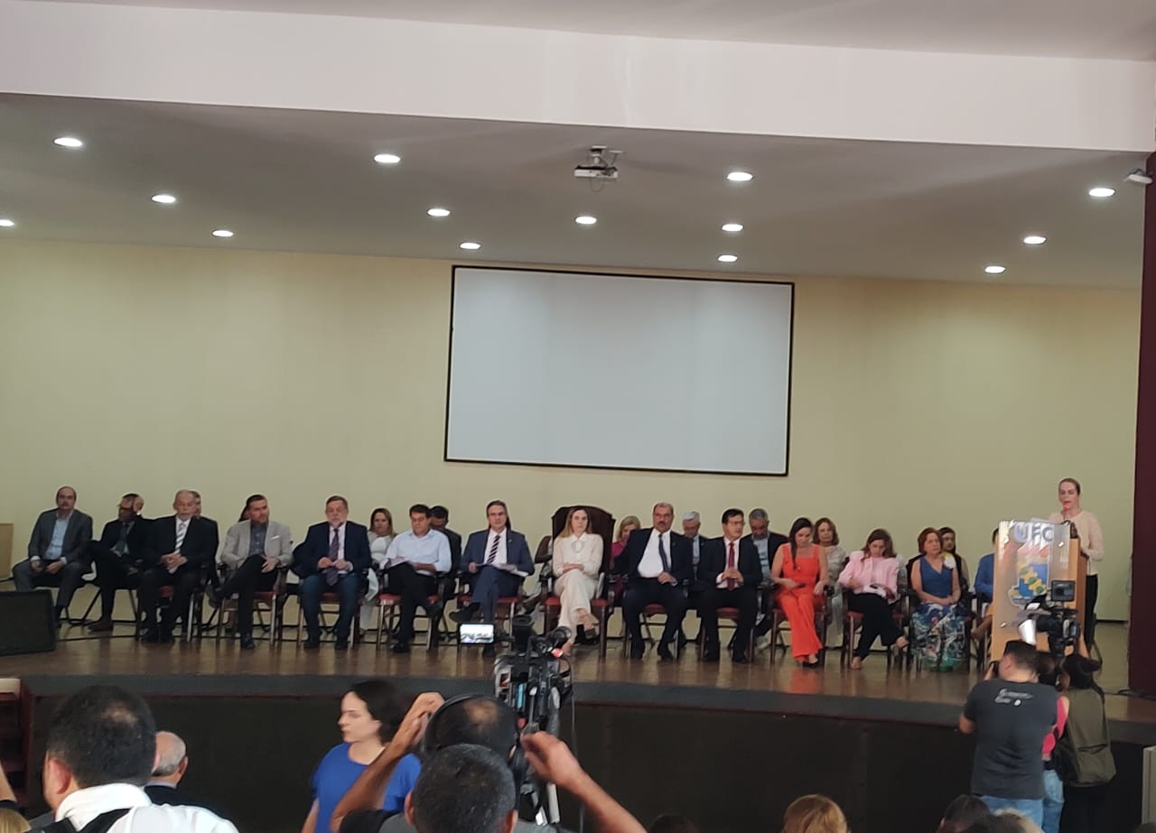 Fortaleza respira educação; conselheiros e técnicos do CEE participam do evento