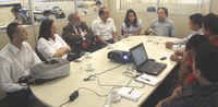 Professores e pesquisadora visitam a CGE