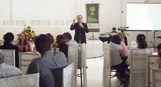 Cerca de 160 servidores debatem regulamentos da LAI no XXV Fórum de Controle Interno