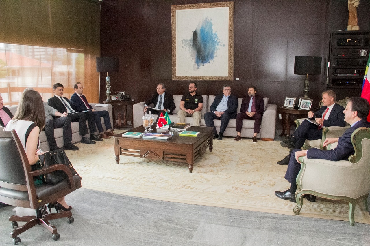 Secretário da CGE participa de reunião com governador Camilo Santana e embaixador da Dinamarca