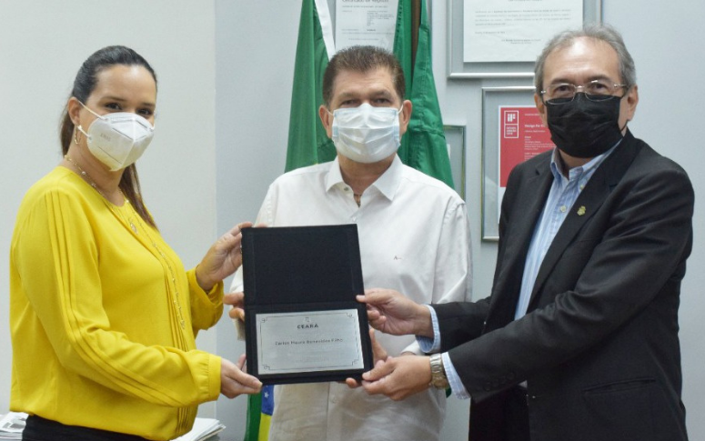 CGE homenageia deputado federal Mauro Benevides Filho