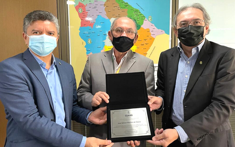 Nelson Martins recebe homenagem da CGE