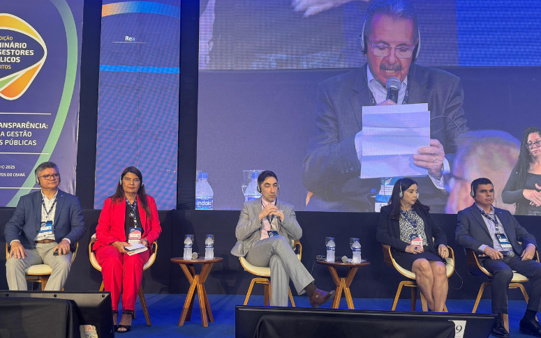 CGE ministra palestra sobre participação cidadã no Seminário de Gestores Públicos 2025