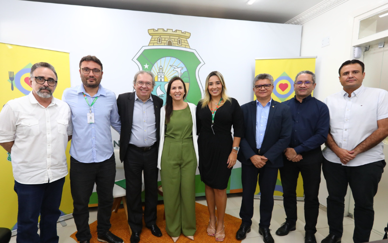 CGE entrega à primeira-dama do Estado os resultados da avaliação de serviços do Programa Ceará sem Fome