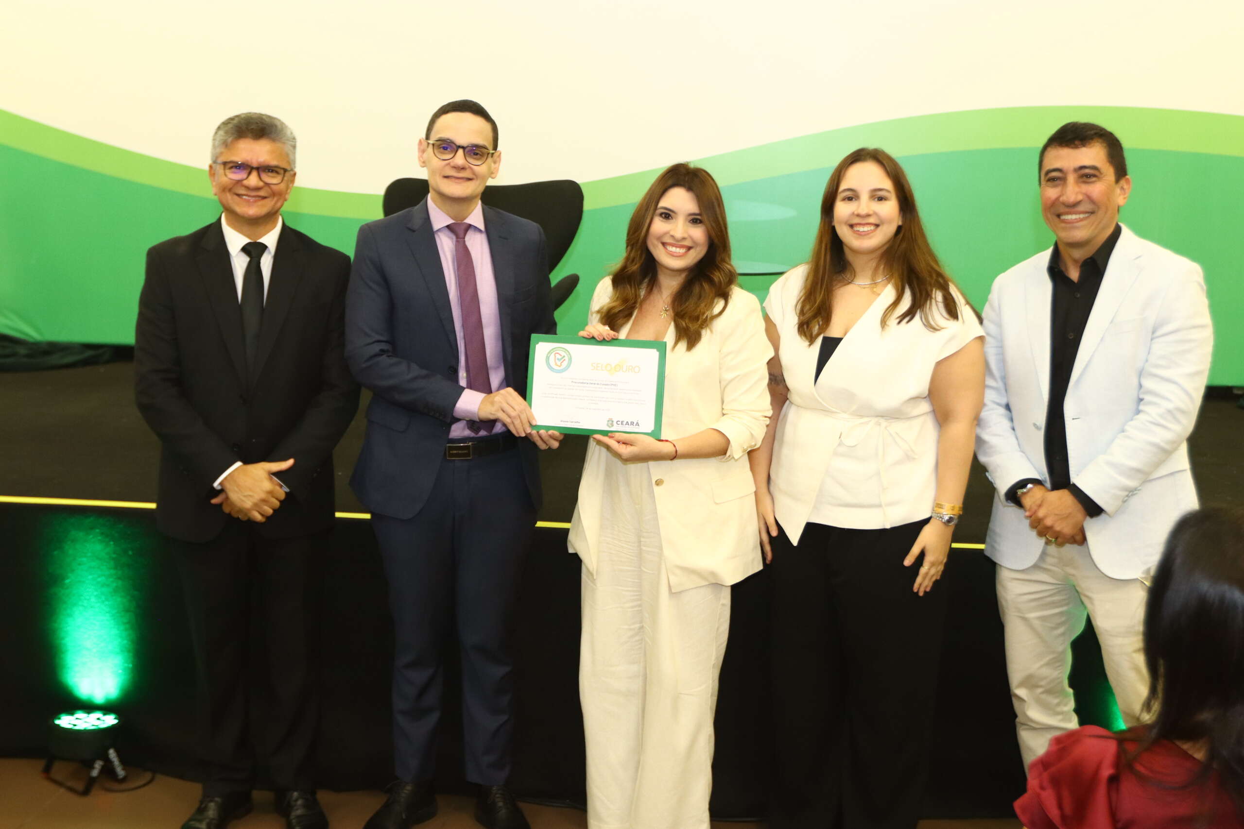CGE entrega Selo de Integridade 2025 durante o XIX Encontro Estadual de Controle Interno