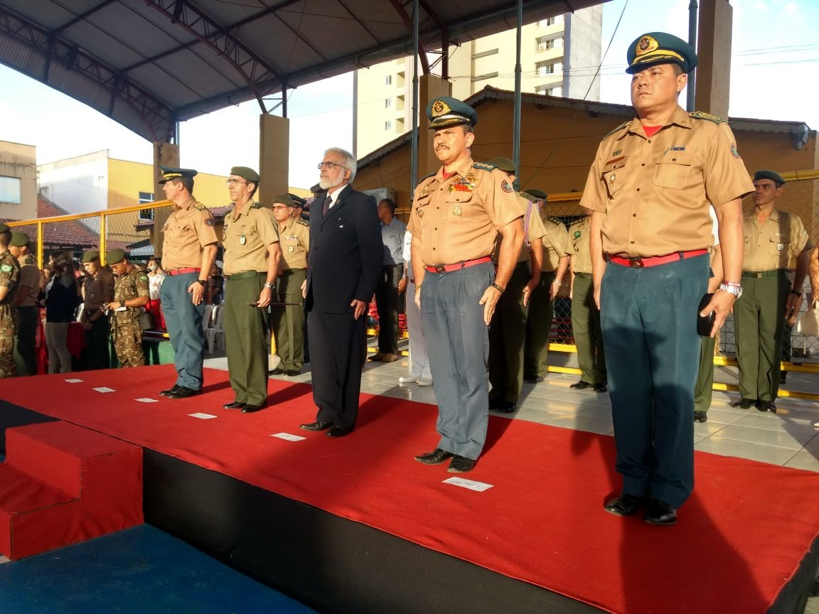 Colégio dos Bombeiros incorpora alunos na Escola de Instrução Militar do Exercito Brasileiro