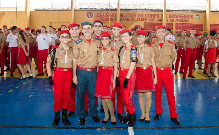 Alunos do CMCB recebem medalhas de Astronomia e Astronáutica