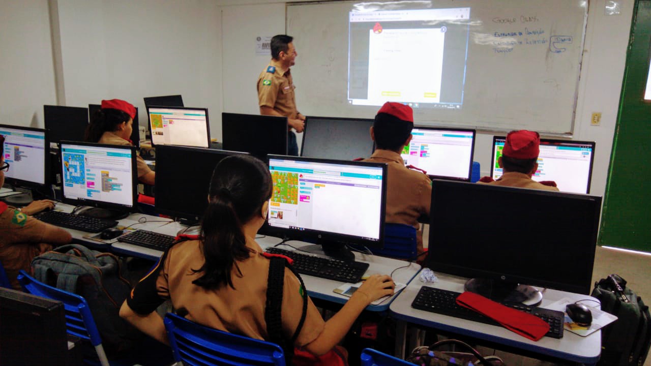 CMCBERQ viabiliza aulas de programação para alunos do 7º e 8º ano