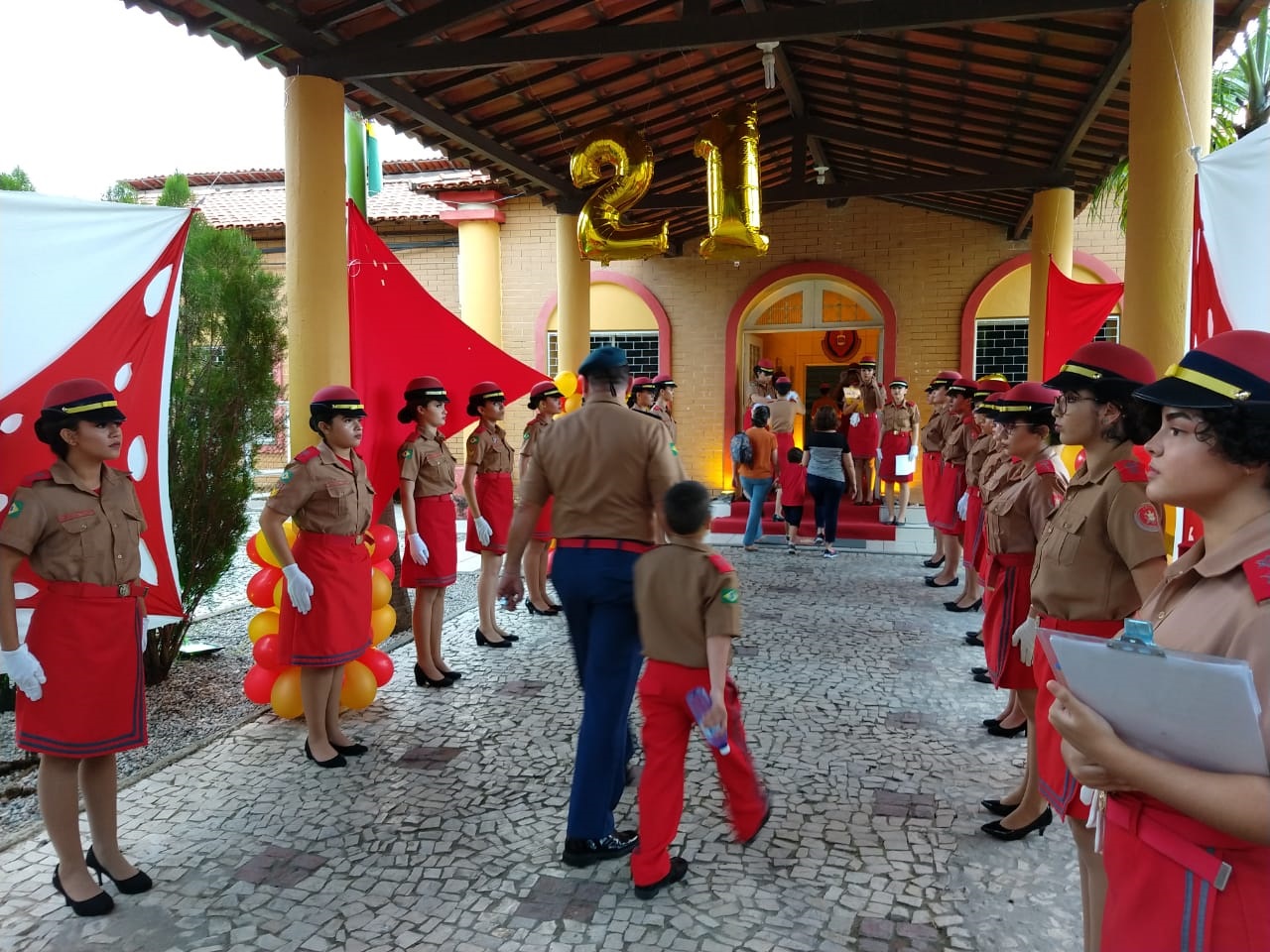 CMCB comemora 21 anos com solenidade militar