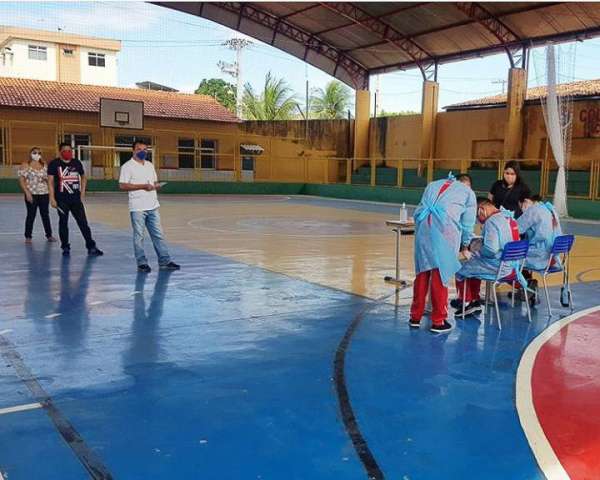 Colégio dos Bombeiros inicia entrega do cartão vale-alimentação para seus estudantes