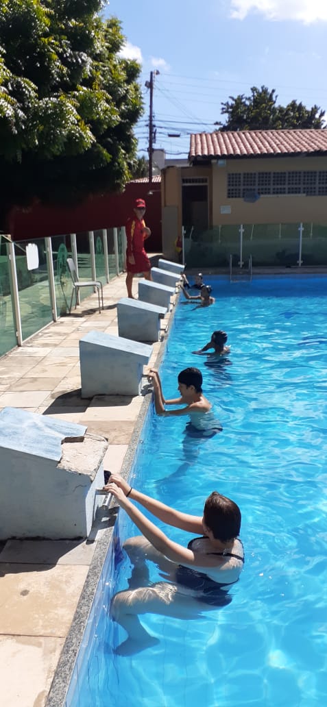 Turmas de natação têm aulas retomadas