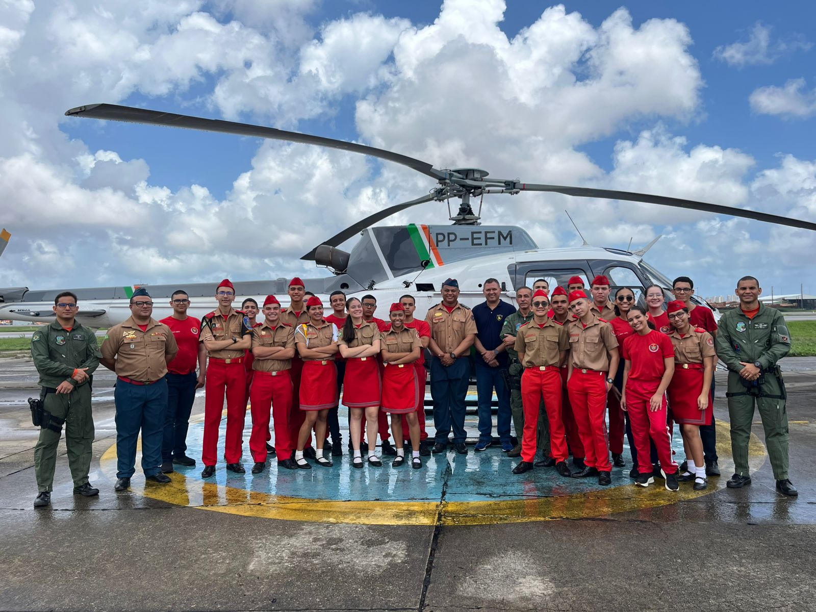 Visita inspiradora dos alunos do Colégio dos Bombeiros à Ciopaer