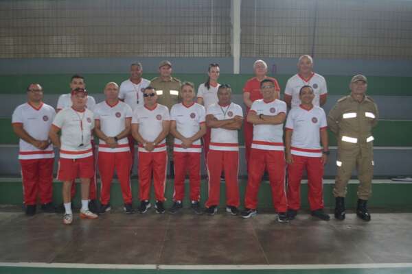 Colégio dos Bombeiros realiza ‘Pais jogam e filhos torcem’