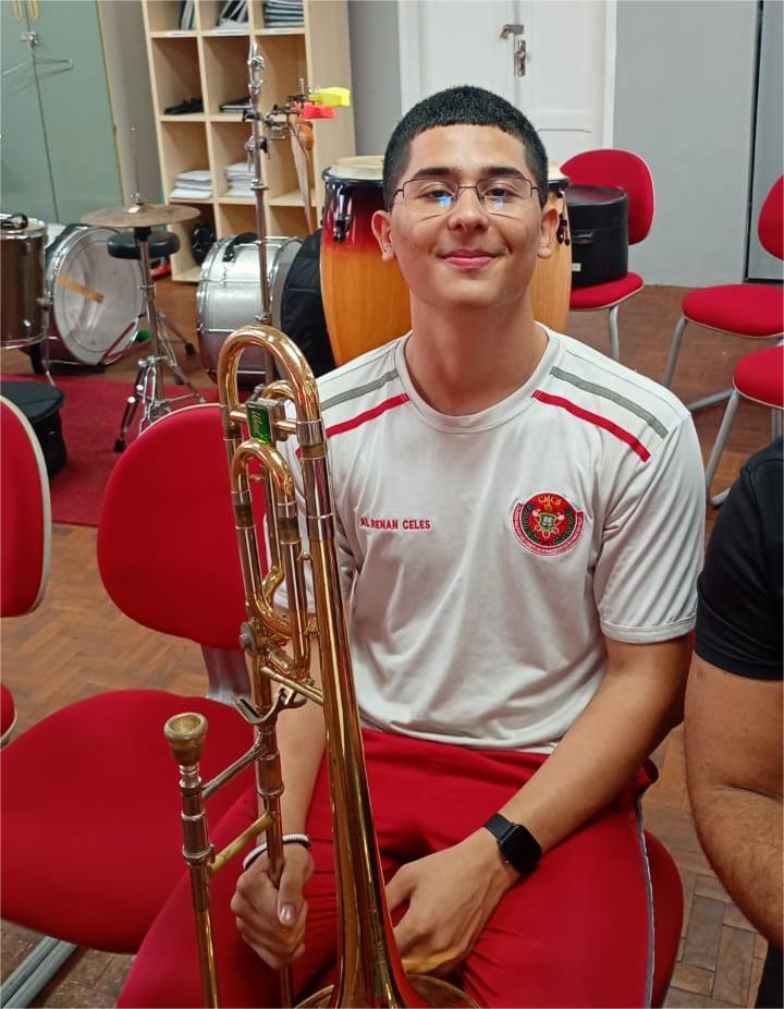 Aluno do Colégio dos Bombeiros Avança em Concurso para Sargento Músico da Marinha