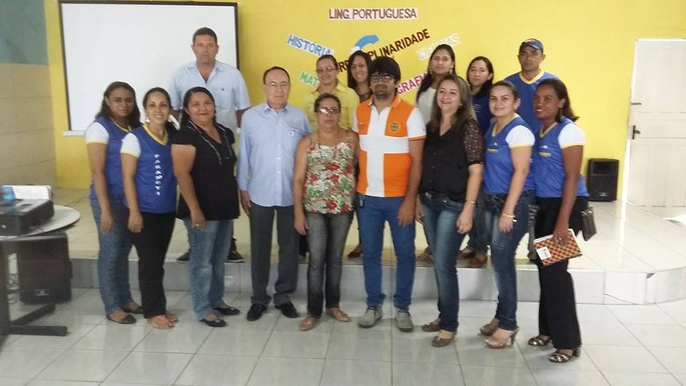 A 7ª Crede e equipe CECOM reúnem-se com prefeito de Paramoti