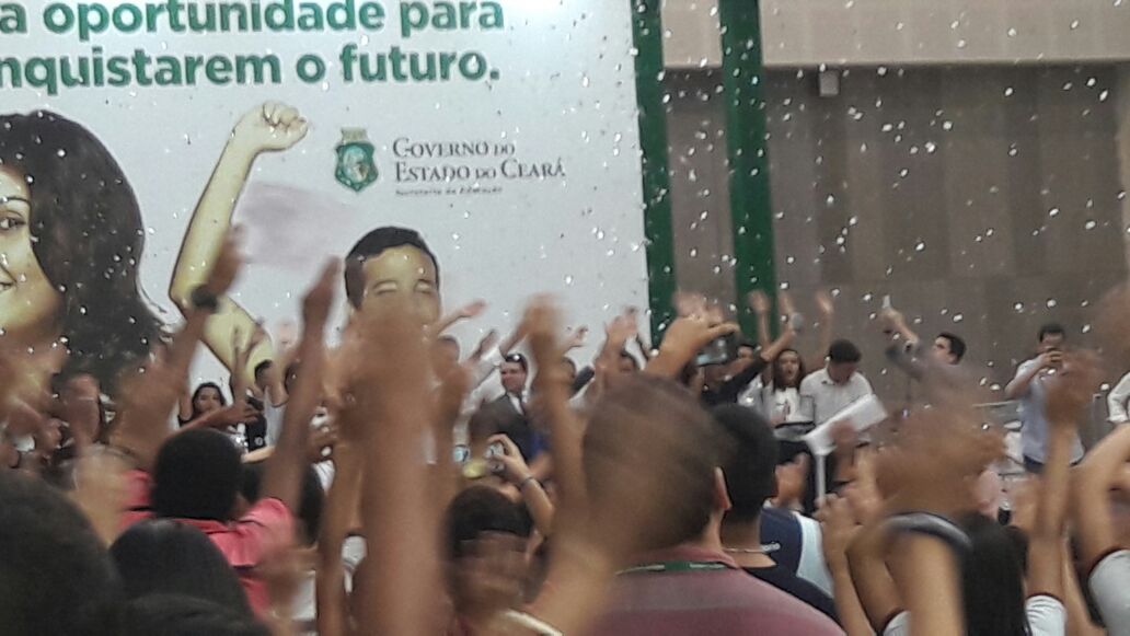 Estudantes da CREDE 7 participam do lançamento do programa Bolsa Universitário