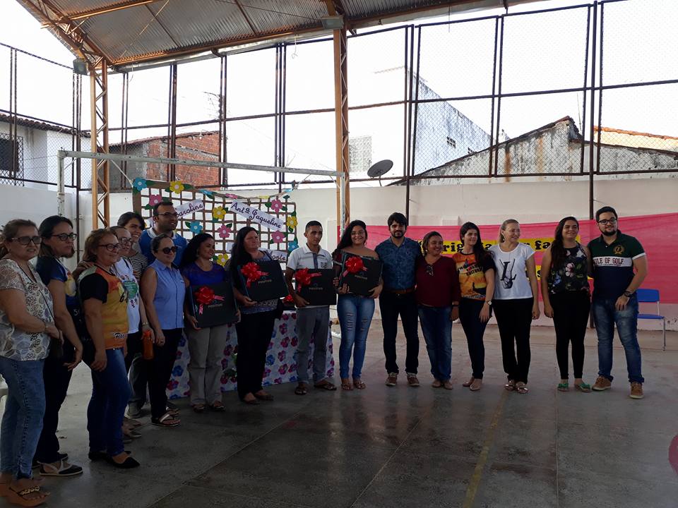 CREDE 7 realiza entrega de computadores notebooks aos estudantes da EEM Júlia Catunda