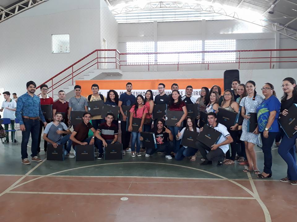 CREDE 7 realiza entrega de computadores notebooks aos estudantes da EEEP Monsenhor Luis Ximenes Freire