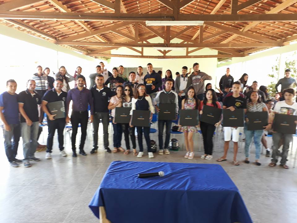 CREDE 7 realiza entrega de computadores notebooks aos estudantes da EEM Antonio Sabino Guerra