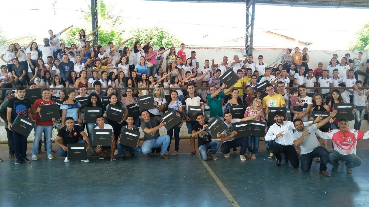 CREDE 7 realiza entrega de computadores notebooks aos estudantes do Colégio Estadual Paulo Sarasate