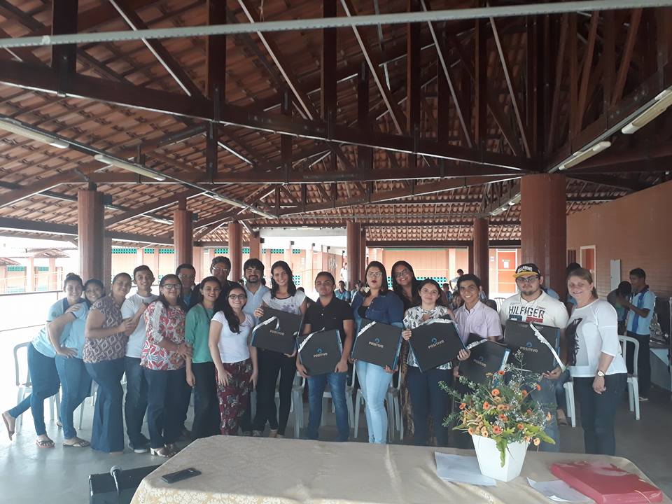 CREDE 7 realiza entrega de computadores notebooks aos estudantes da EEM Tomé Gomes dos Santos